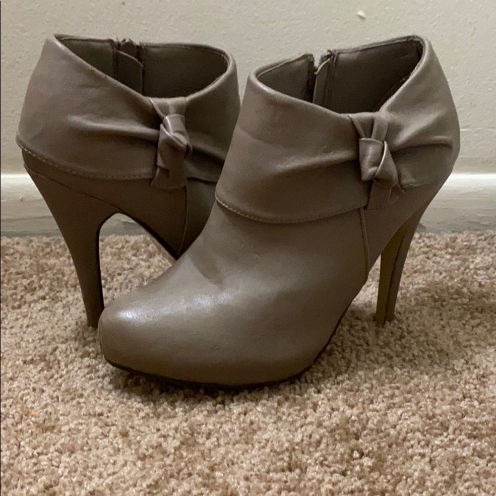 Taupe heeled booties